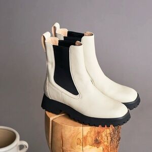 NEW Clarks Stayso Rise Chelsea Pull On Boots - IVORY LEATHER - Women's 8.5 M